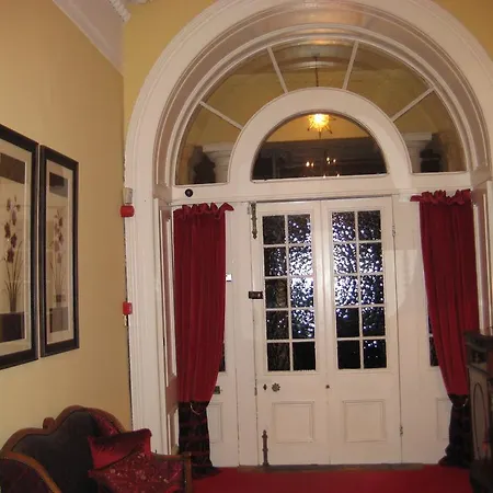 Knockeven House לינה וארוחת בוקר